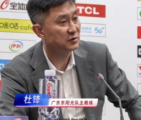 九游官网杜锋谈莱斯：先让他投投篮&打打对抗 现在合适的外援不好找