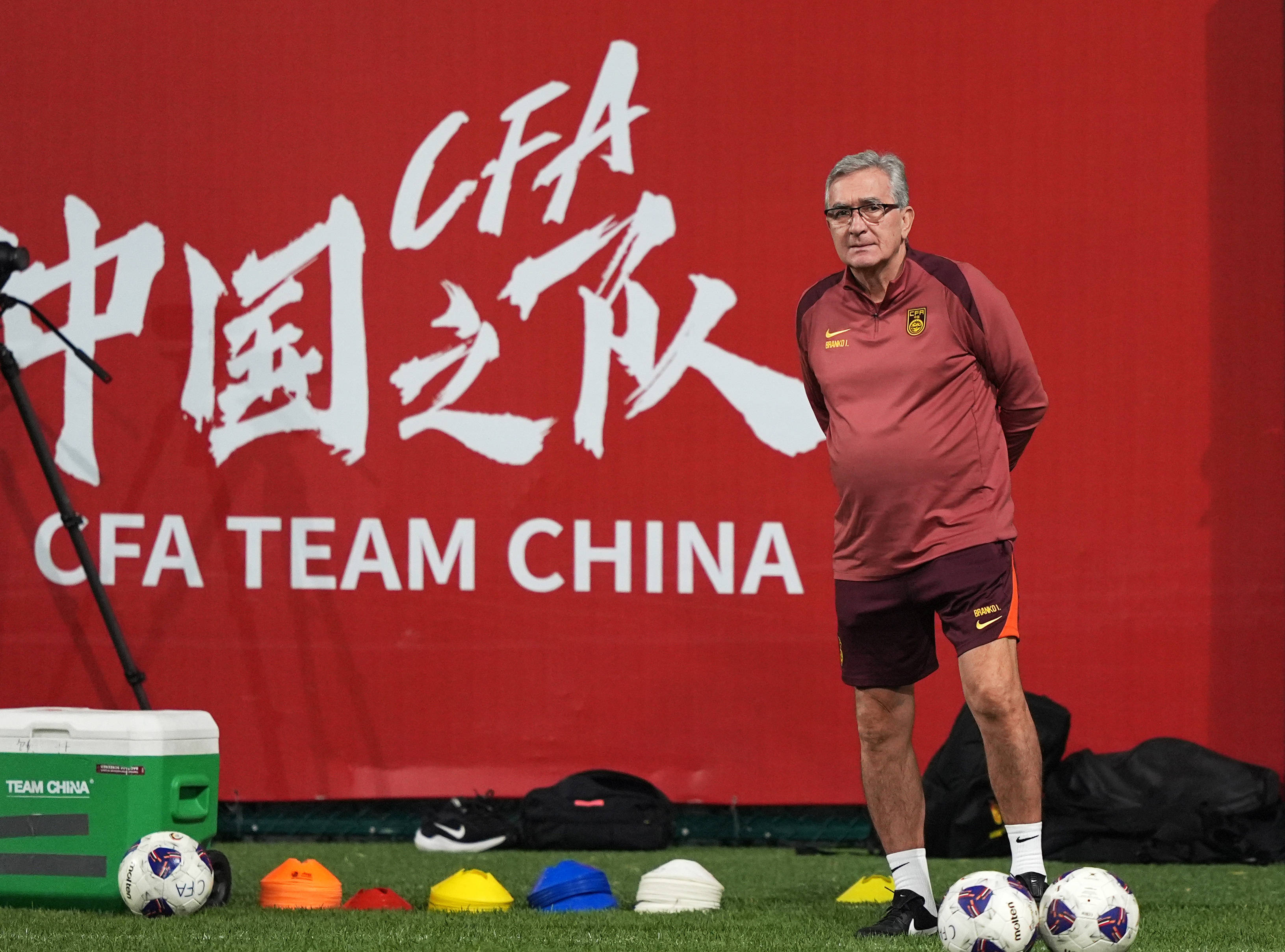 官宣！伊万科维奇下课久尔杰维奇代理国足主帅的简单介绍