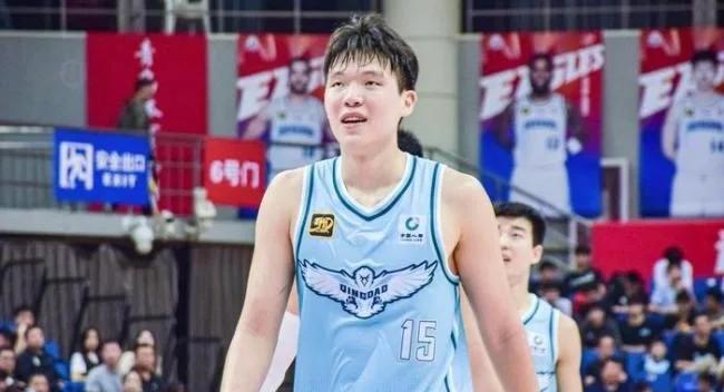 九游体育-杨瀚森顶住鹈鹕双塔冲击奉上夏联含金量最高一战？(鹈鹕双塔为什么不成功)