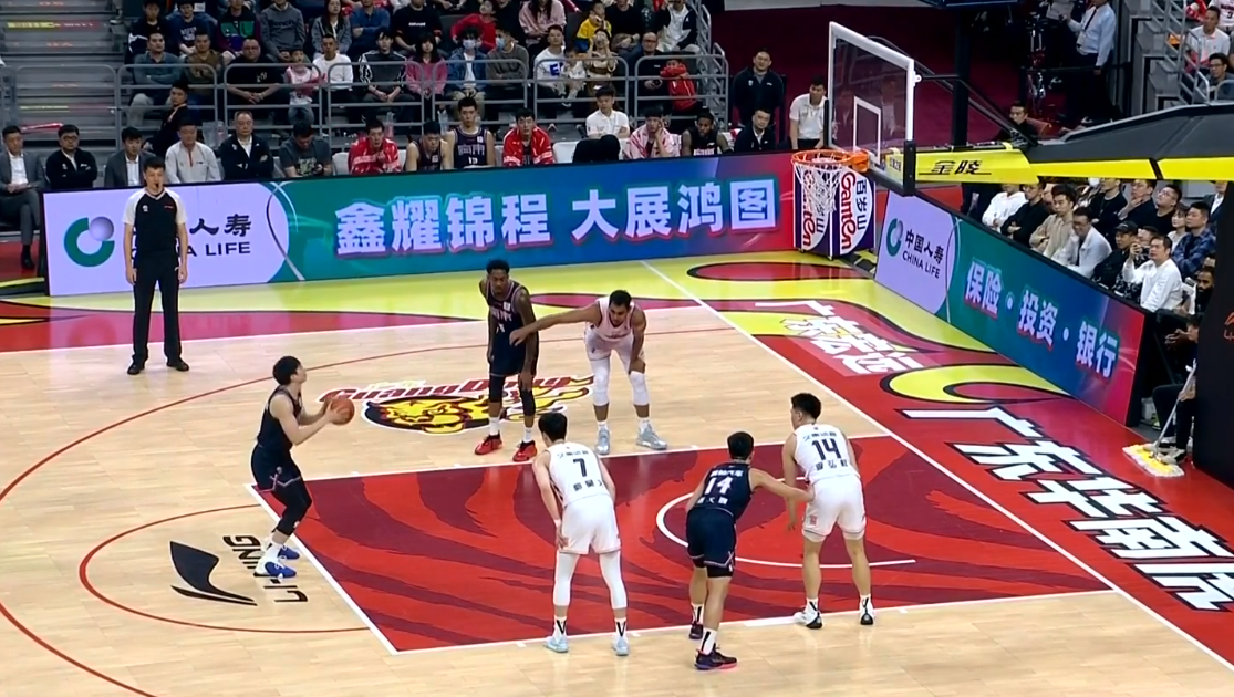 美国资产越来越高CBA零元卖队乏人问津(美国零元购为什么不开枪)